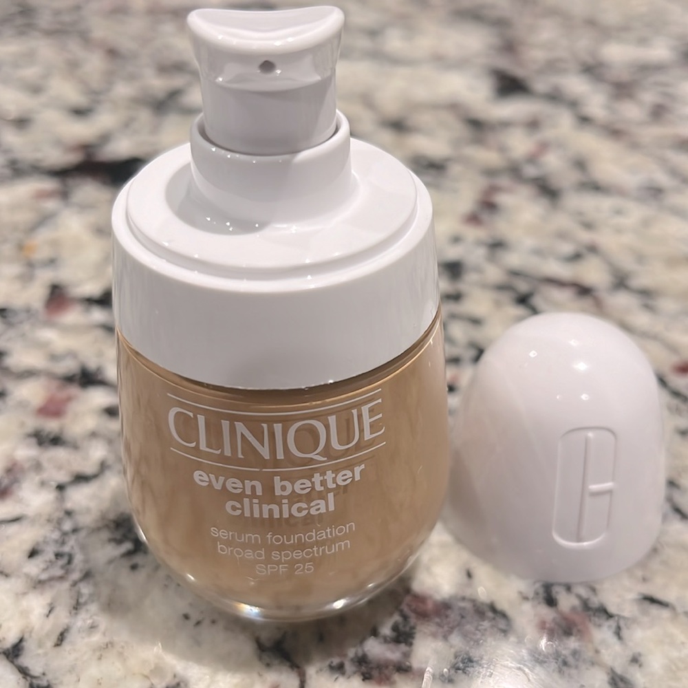 Clinique Even Better Clinical Serum Foundation in 54 Honey Wheat New!